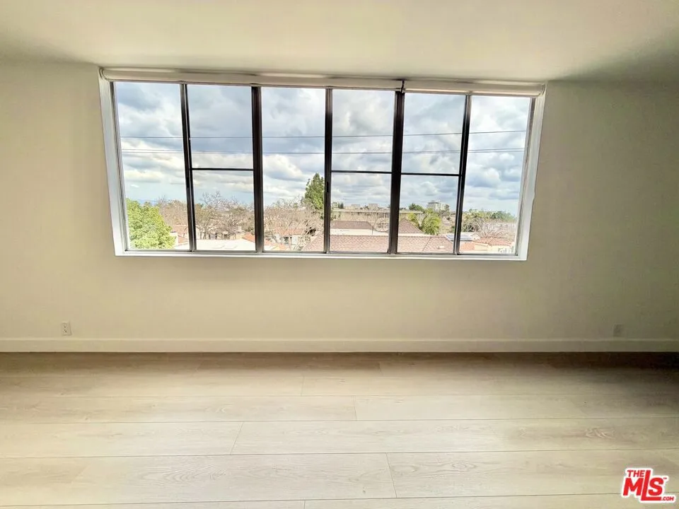 468 S Roxbury Drive #404 Beverly Hills, CA 90212
