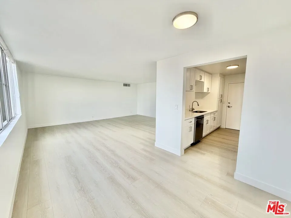 468 S Roxbury Drive #404 Beverly Hills, CA 90212