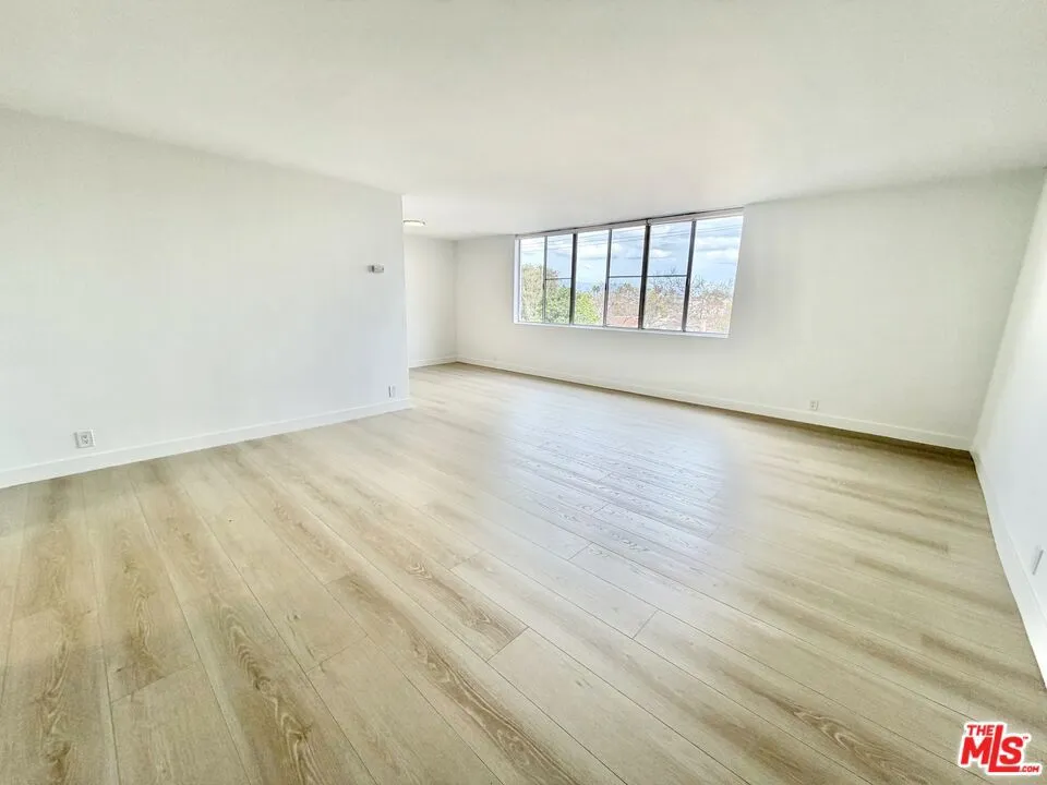 468 S Roxbury Drive #404 Beverly Hills, CA 90212