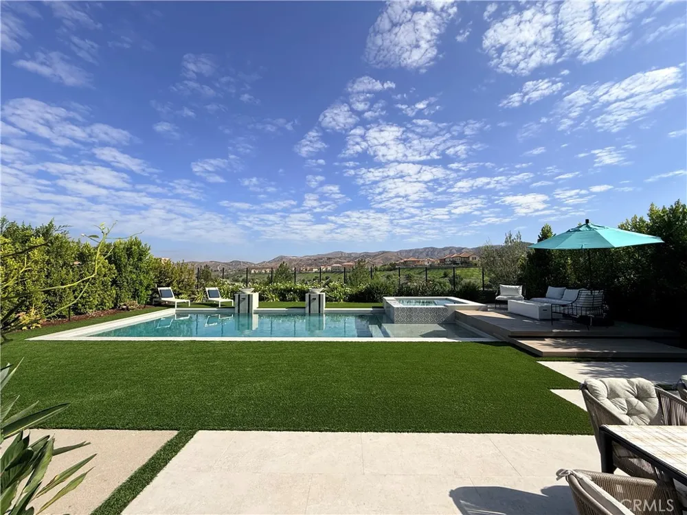 133 Sunnyslope Irvine, CA 92618