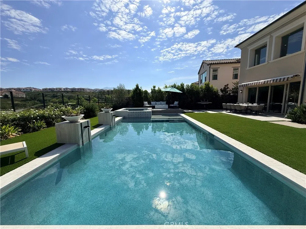 133 Sunnyslope Irvine, CA 92618