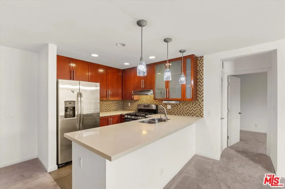 4702 Fulton Avenue #202 Sherman Oaks, CA 91423