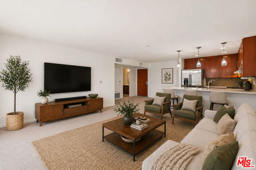 4702 Fulton Avenue #202 Sherman Oaks, CA 91423