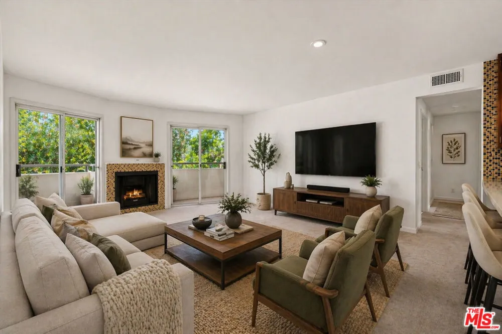 4702 Fulton Avenue #202 Sherman Oaks, CA 91423