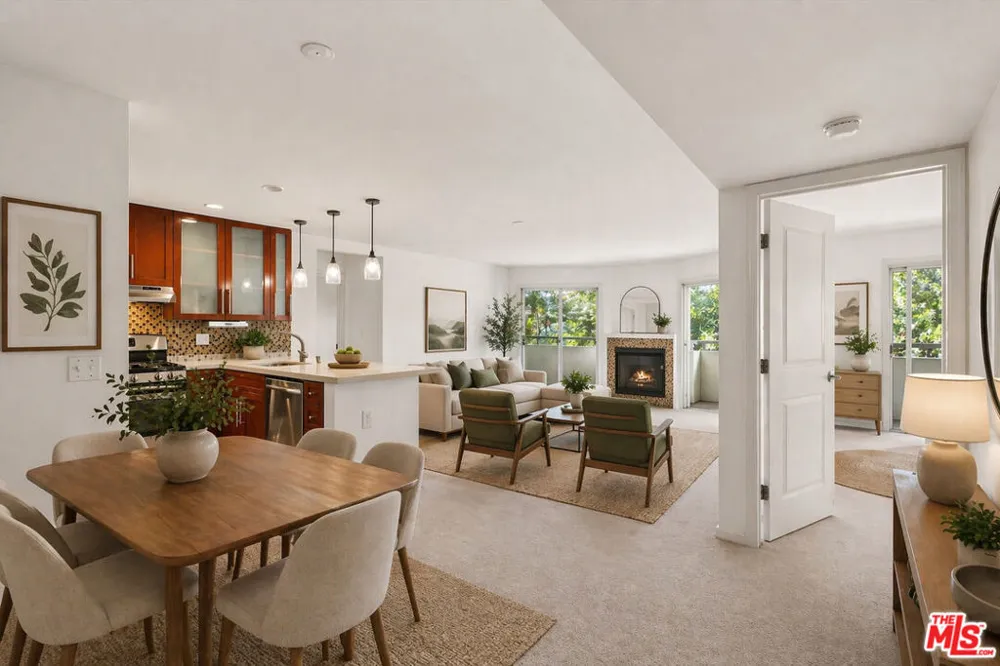 4702 Fulton Avenue #202 Sherman Oaks, CA 91423