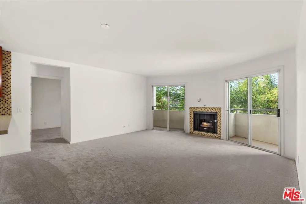 4702 Fulton Avenue #202 Sherman Oaks, CA 91423