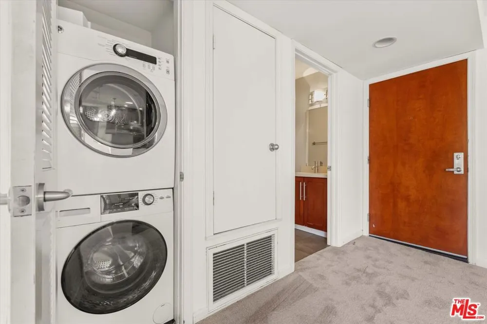 4702 Fulton Avenue #202 Sherman Oaks, CA 91423