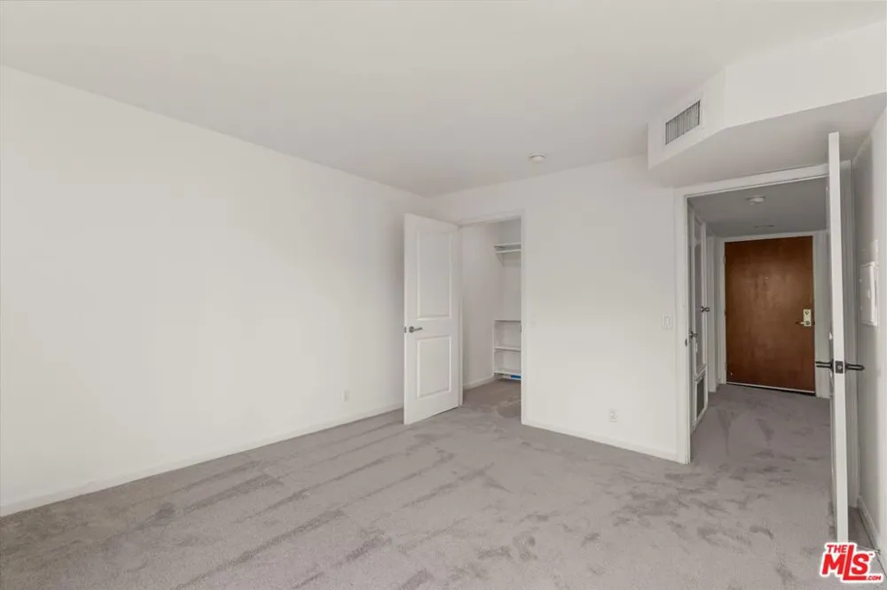 4702 Fulton Avenue #202 Sherman Oaks, CA 91423