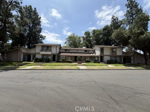 1525 Holmes