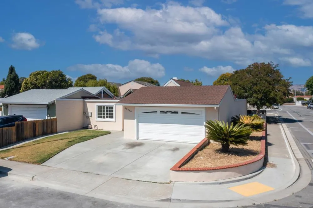 33260 Lake Oneida Street Fremont, CA 94555