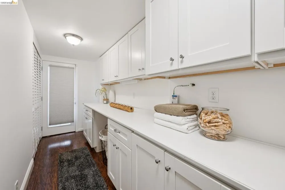 15 Edgecroft Rd Kensington, CA 94707