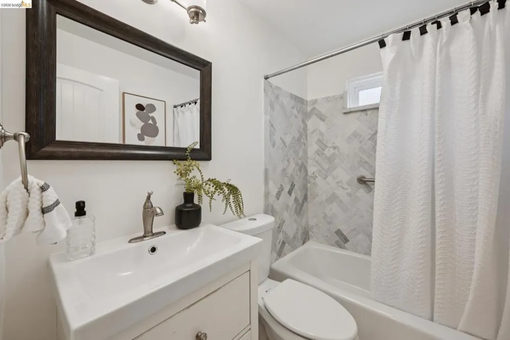 15 Edgecroft Rd Kensington, CA 94707