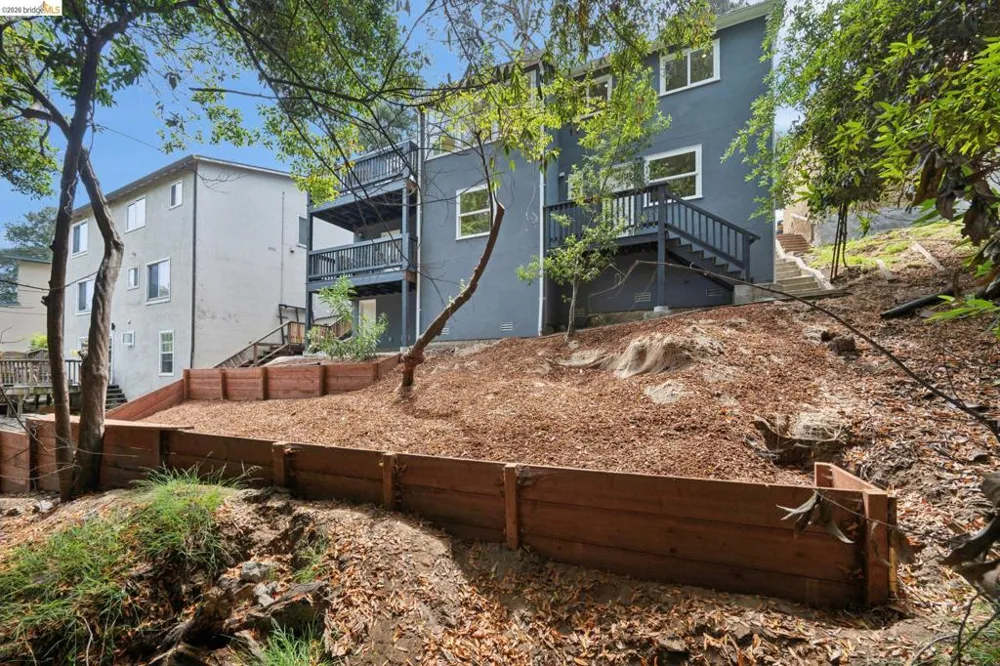 15 Edgecroft Rd Kensington, CA 94707