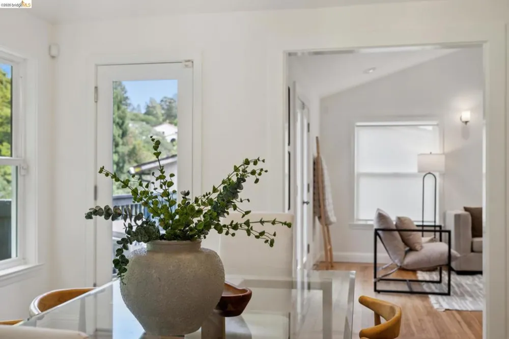 15 Edgecroft Rd Kensington, CA 94707