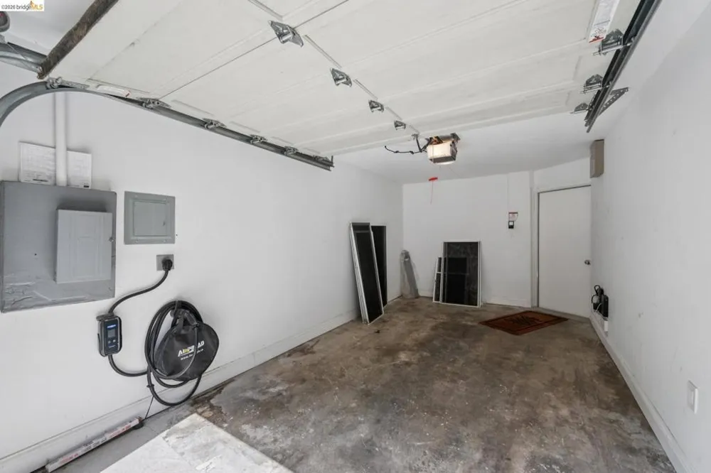 15 Edgecroft Rd Kensington, CA 94707