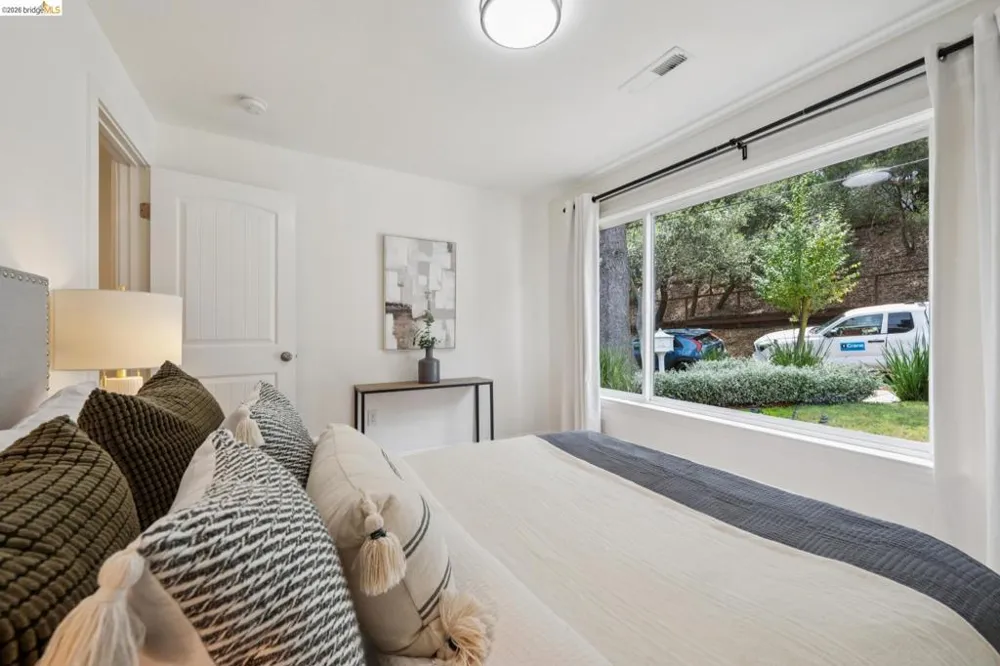 15 Edgecroft Rd Kensington, CA 94707