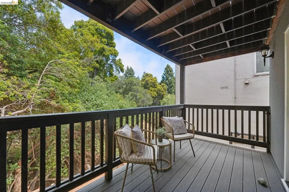 15 Edgecroft Rd Kensington, CA 94707