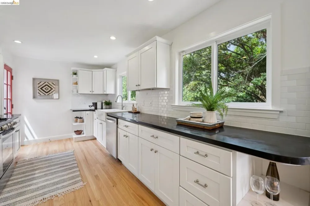 15 Edgecroft Rd Kensington, CA 94707