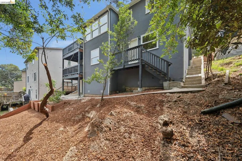 15 Edgecroft Rd Kensington, CA 94707
