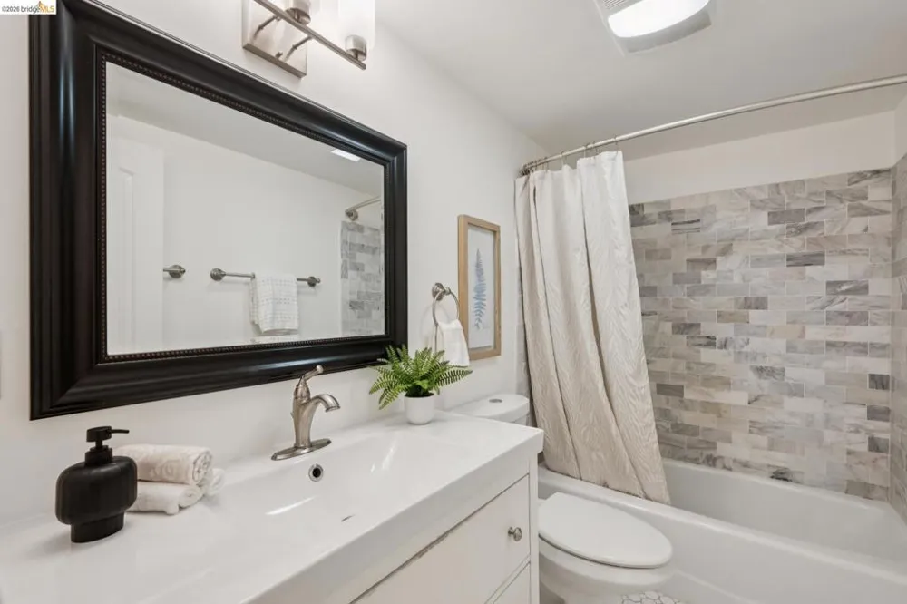 15 Edgecroft Rd Kensington, CA 94707