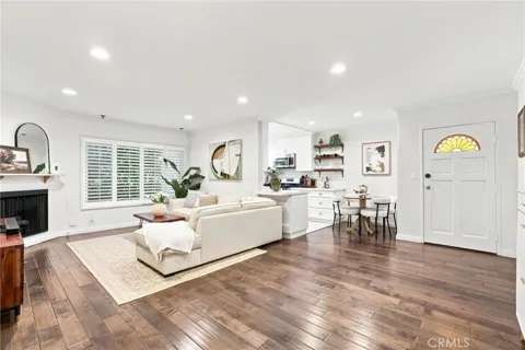 1827 Greenfield Avenue #105