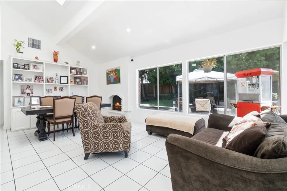 4331 Rafael Irvine, CA 92604