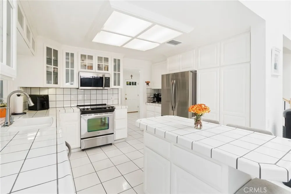 4331 Rafael Irvine, CA 92604