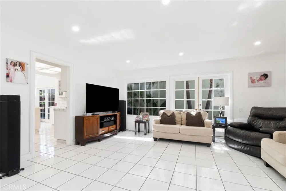 4331 Rafael Irvine, CA 92604