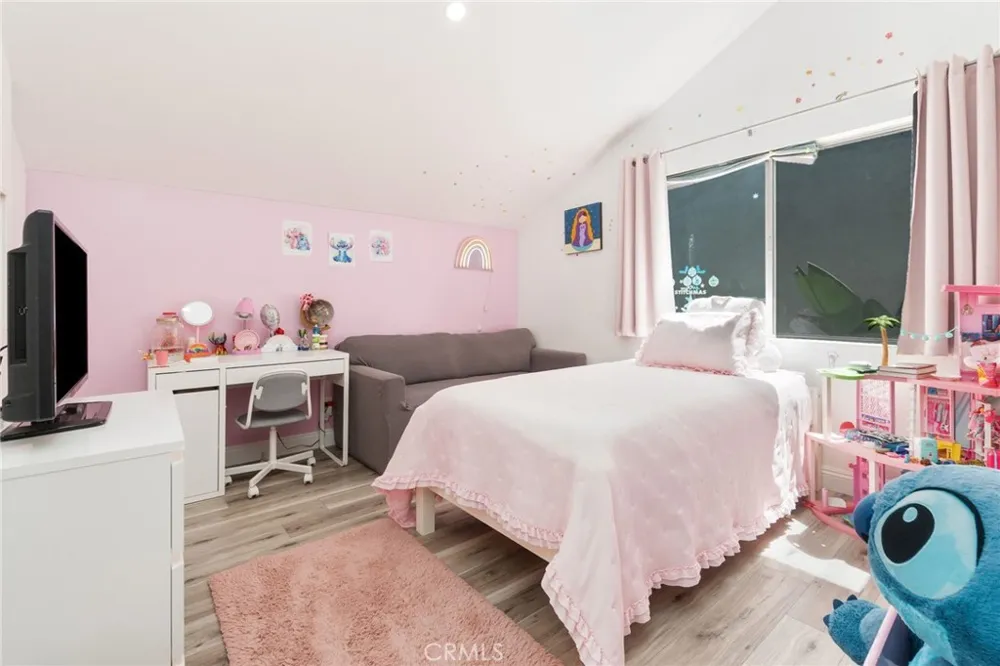 4331 Rafael Irvine, CA 92604
