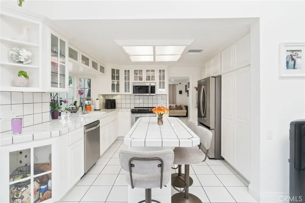 4331 Rafael Irvine, CA 92604