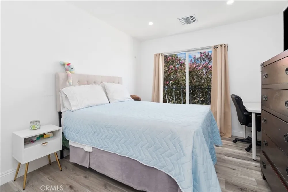4331 Rafael Irvine, CA 92604