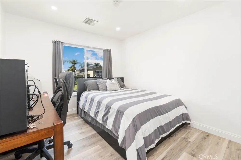 4331 Rafael Irvine, CA 92604