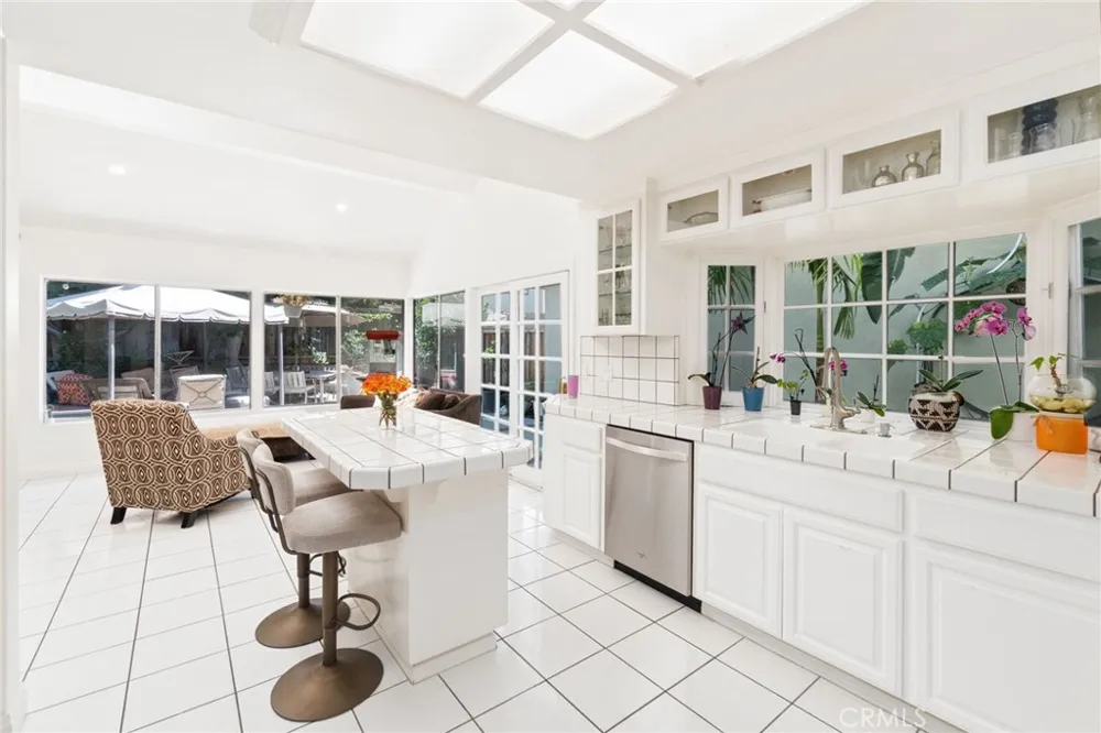 4331 Rafael Irvine, CA 92604