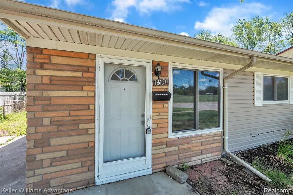 18450 Kinloch Redford Charter Township, MI 48240