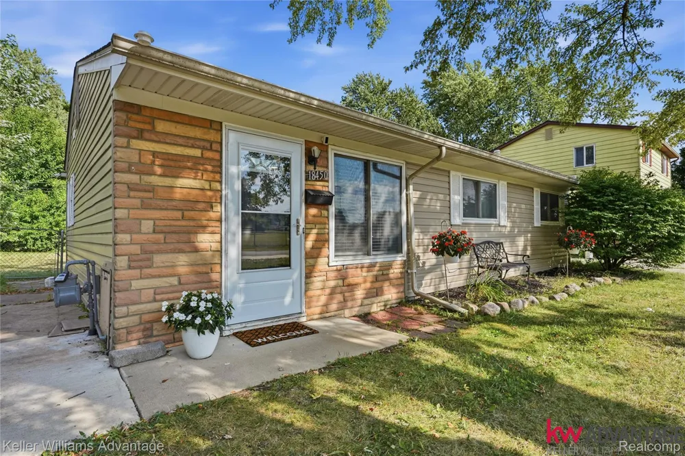 18450 Kinloch Redford Charter Township, MI 48240