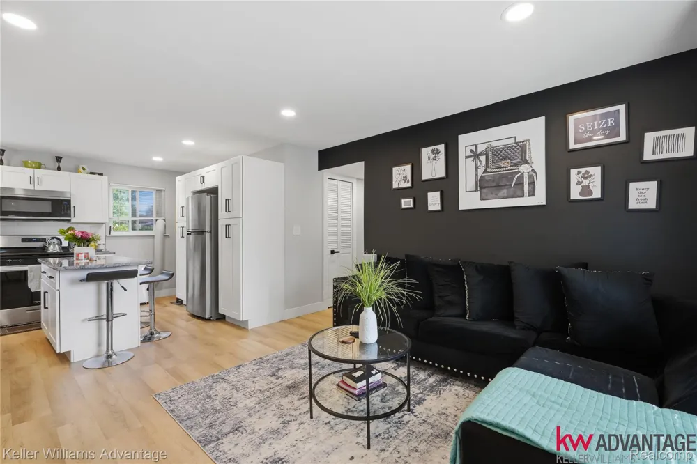18450 Kinloch Redford Charter Township, MI 48240