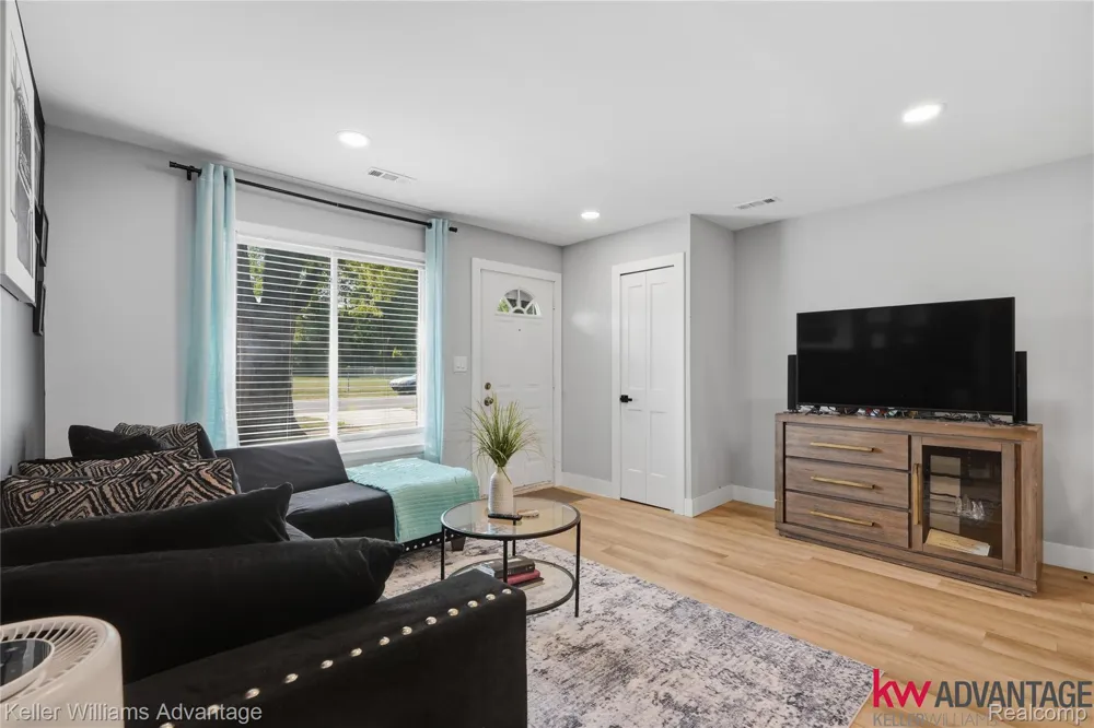 18450 Kinloch Redford Charter Township, MI 48240