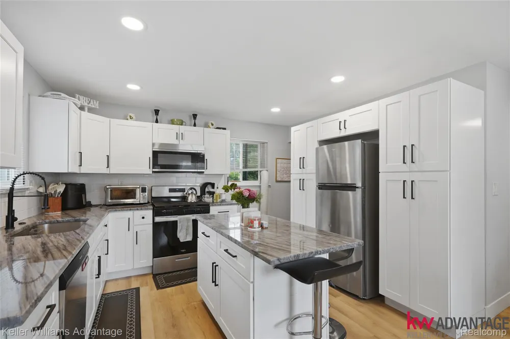 18450 Kinloch Redford Charter Township, MI 48240