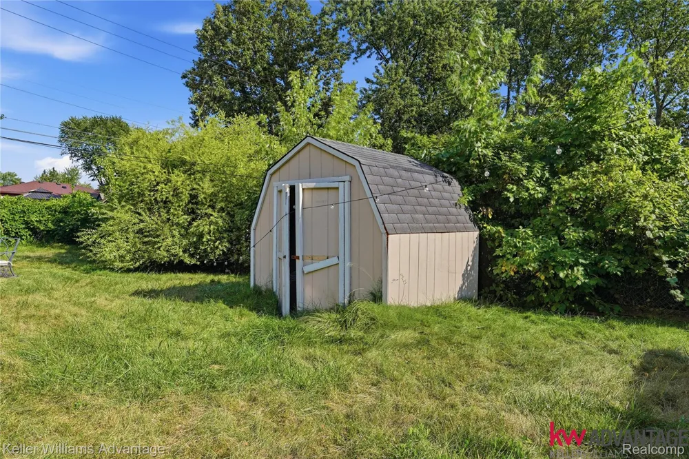 18450 Kinloch Redford Charter Township, MI 48240