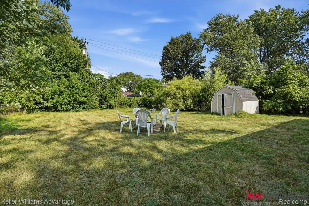 18450 Kinloch Redford Charter Township, MI 48240