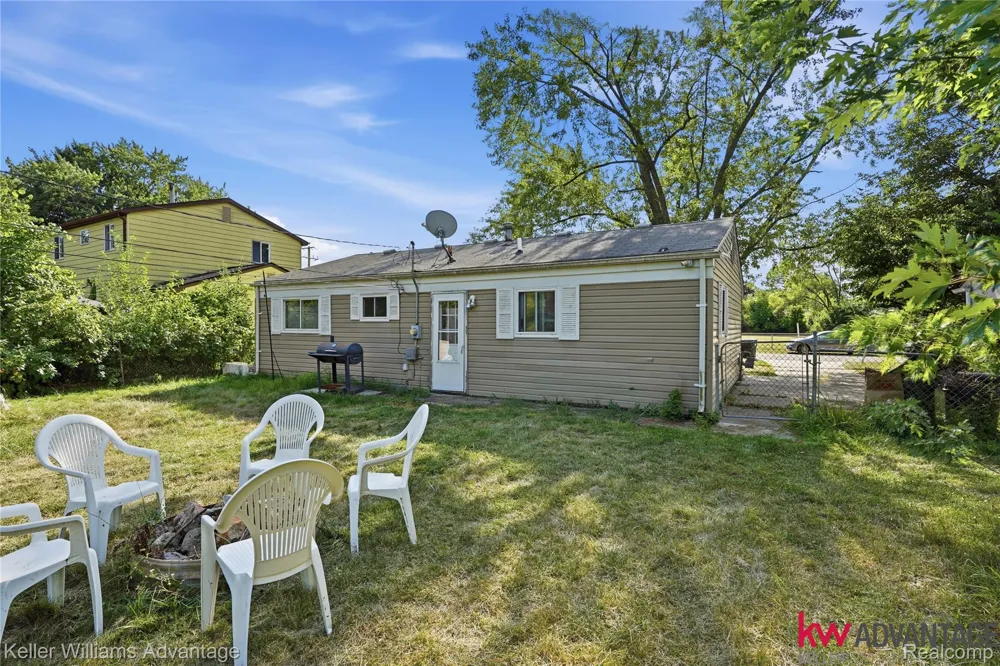 18450 Kinloch Redford Charter Township, MI 48240