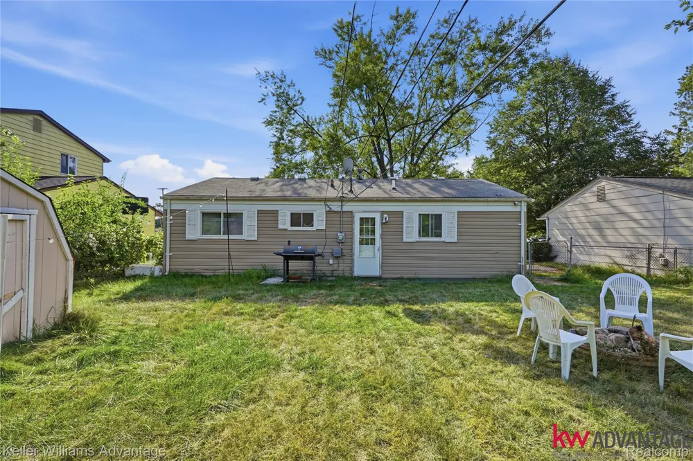 18450 Kinloch Redford Charter Township, MI 48240