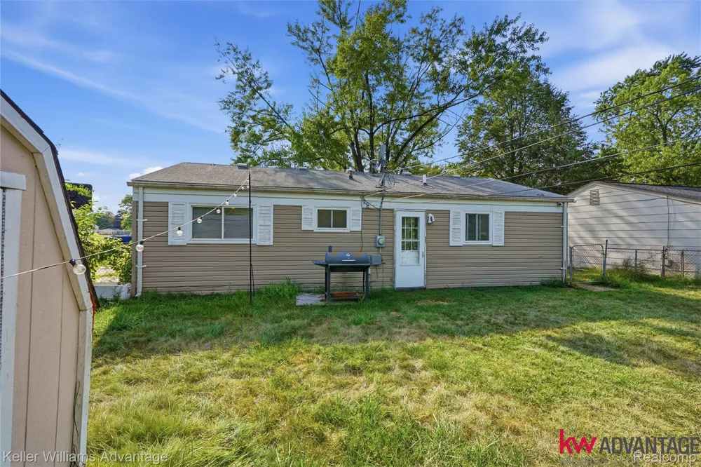 18450 Kinloch Redford Charter Township, MI 48240