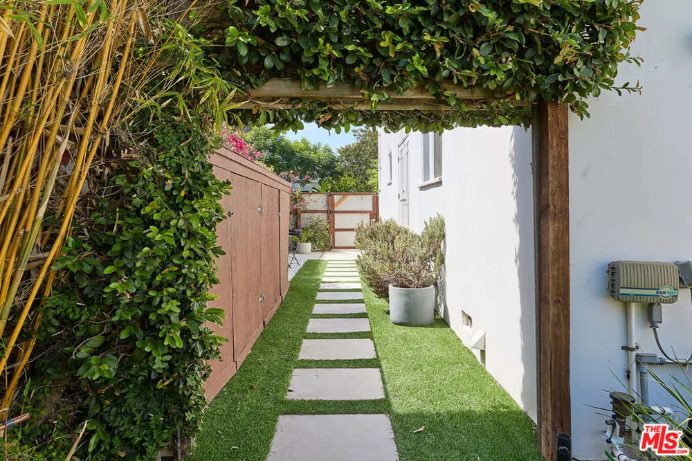 714 Kensington Road Santa Monica, CA 90405