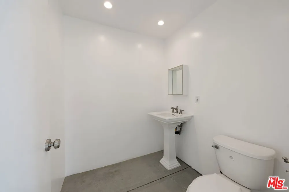 714 Kensington Road Santa Monica, CA 90405