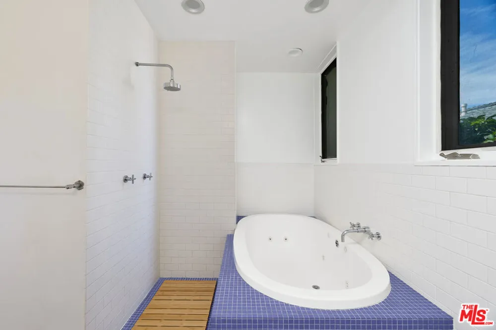 714 Kensington Road Santa Monica, CA 90405