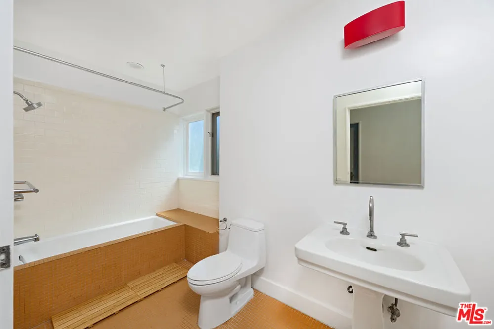714 Kensington Road Santa Monica, CA 90405