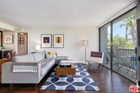 1134 Alta Loma Road #305