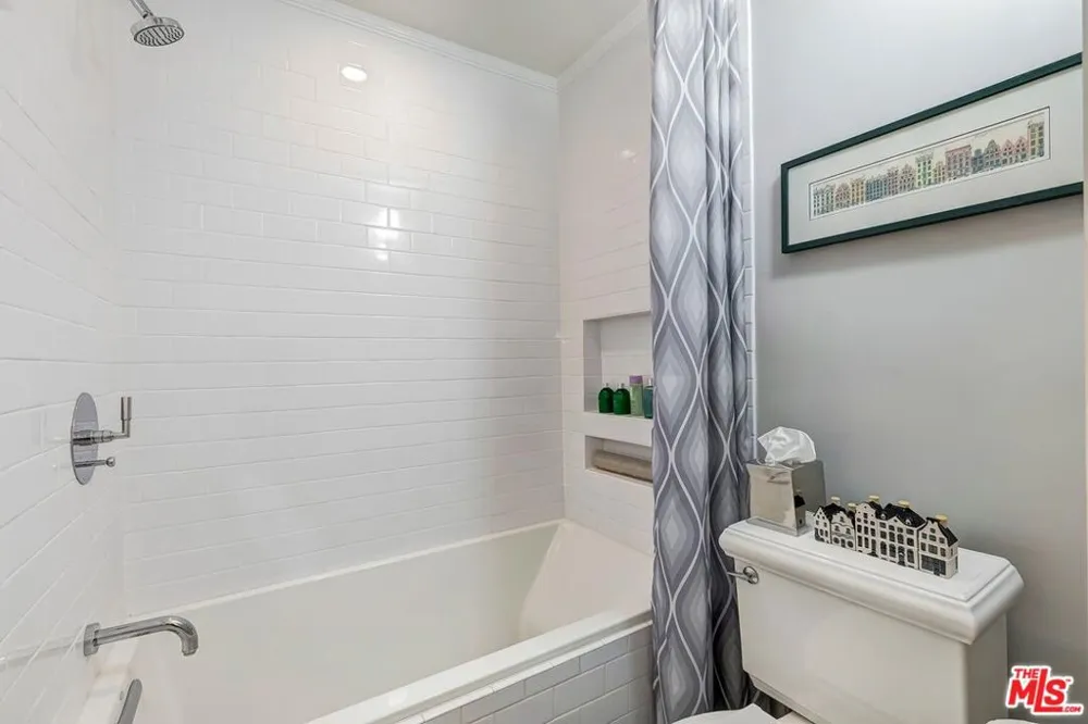 1134 Alta Loma Road #305 West Hollywood, CA 90069