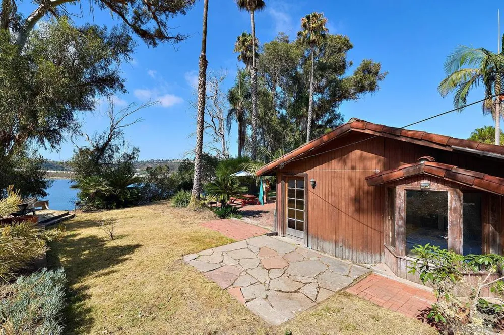 2081 Sheridan Encinitas, CA 92024